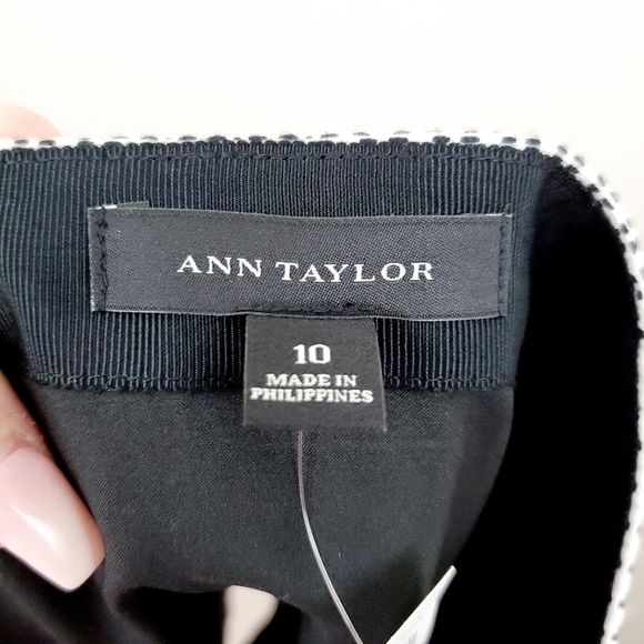 Ann Taylor | Black Graphic Jacquard Mini Skirt - Picture 7 of 8